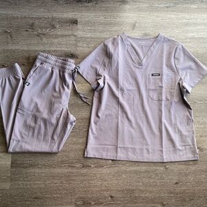 Jaanuu Women's V-Neck Scrub Set in Lavender